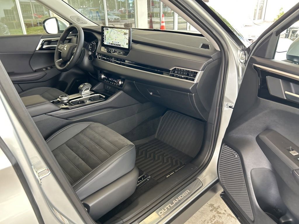 Used 2026 Mitsubishi Outlander SE FWD image 24