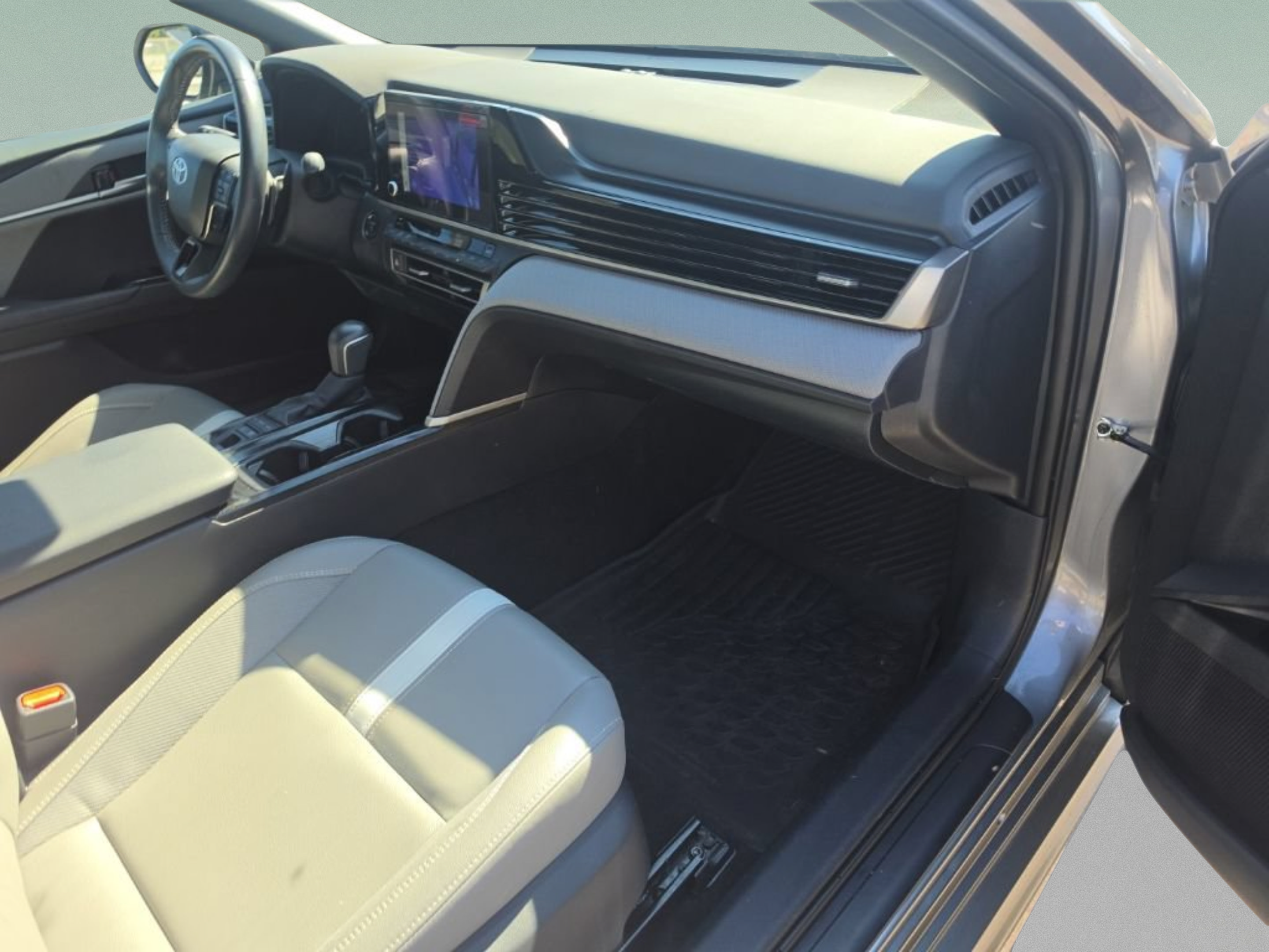 Used 2025 Toyota Camry SE FWD image 33