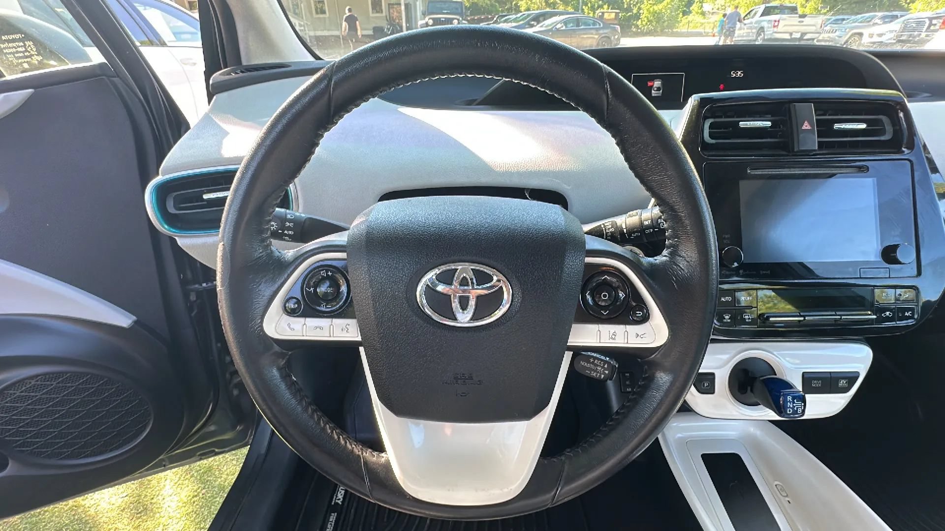 Used 2017 Toyota Prius Four w/ Advanced Technology Package FWD image 31
