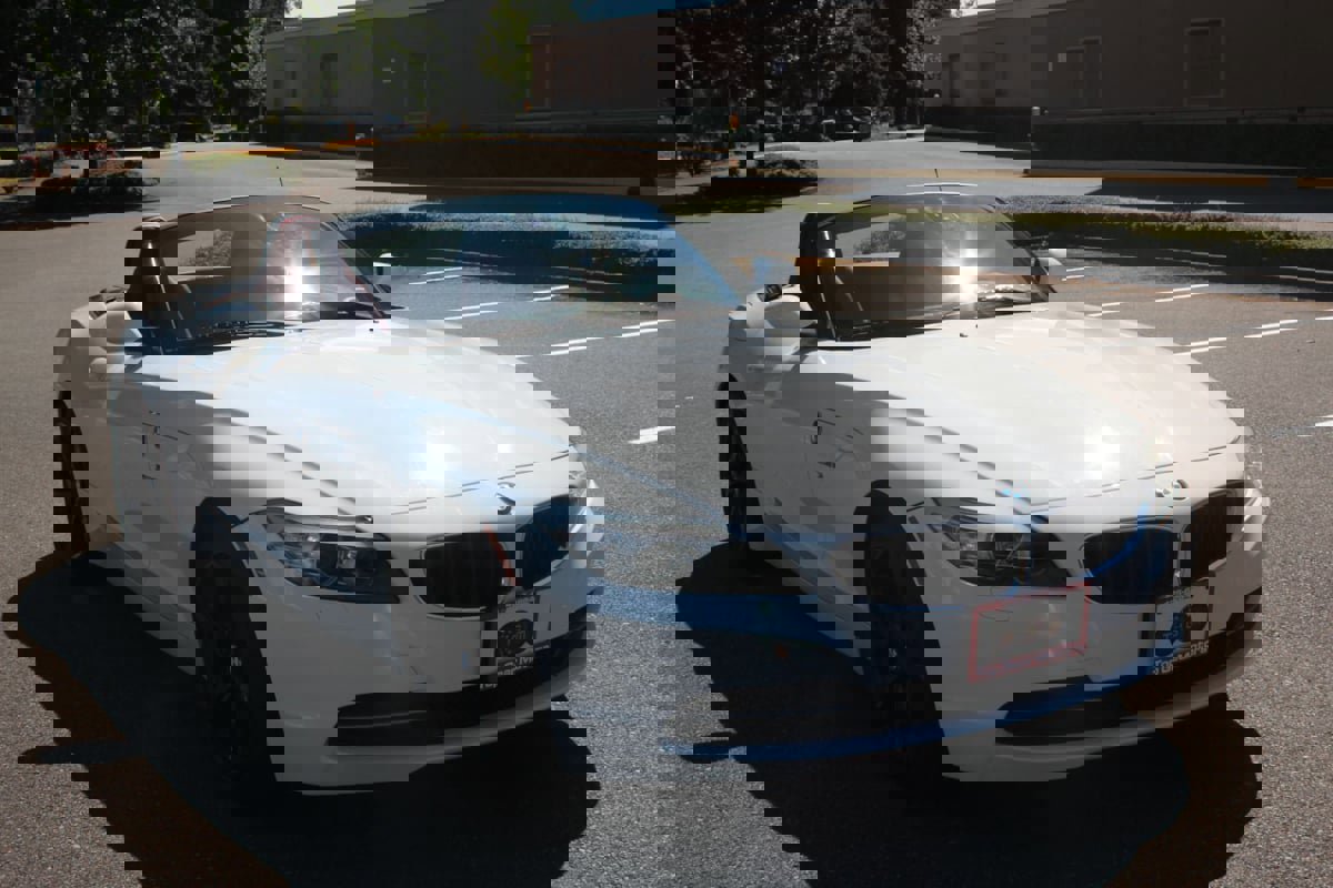 Used 2011 BMW Z4 sDrive30i image 18