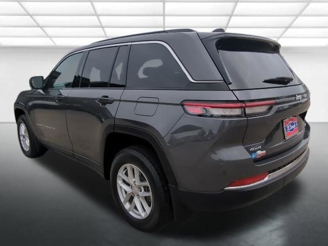 Used 2024 Jeep Grand Cherokee Laredo X image 2