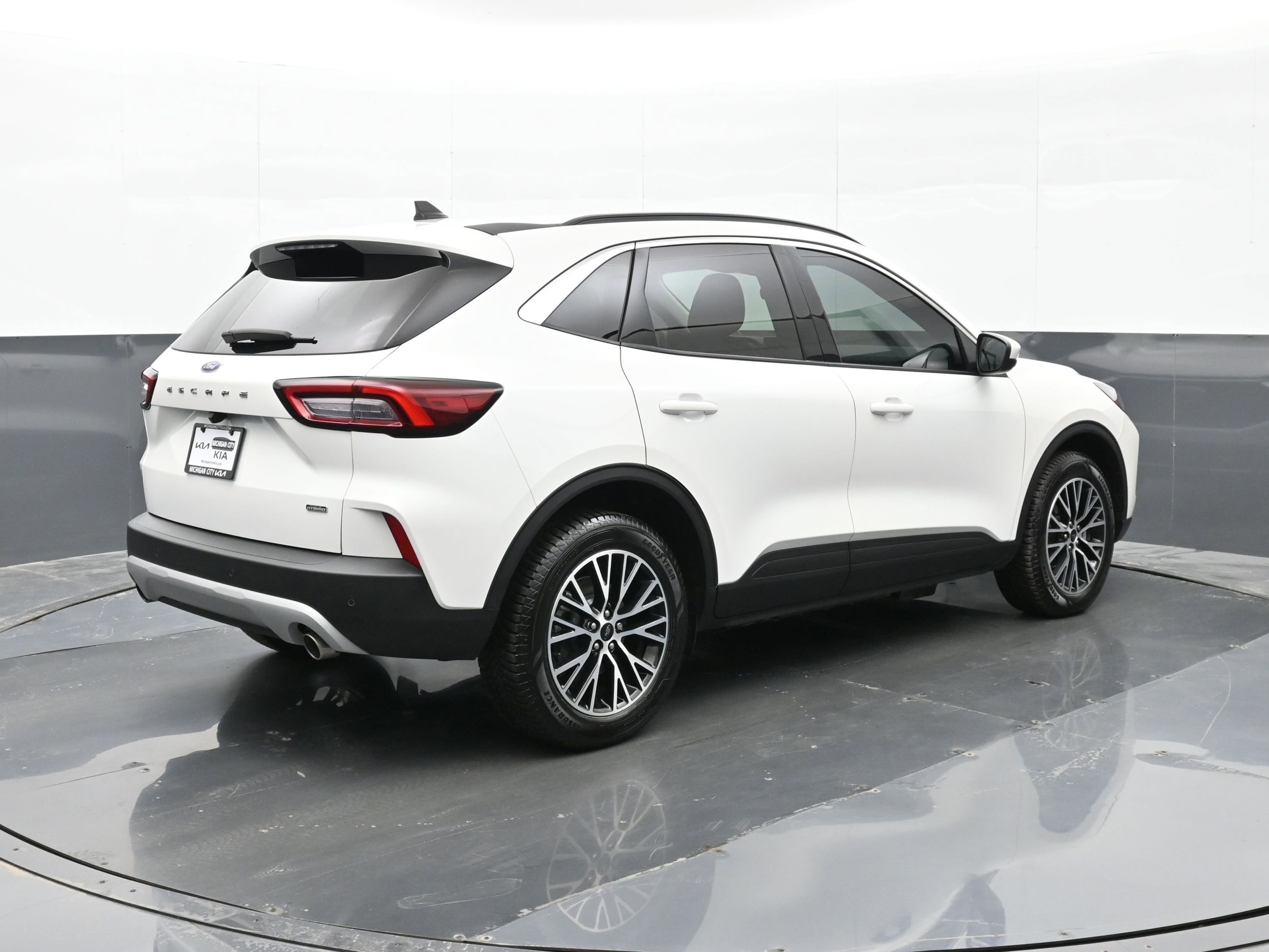 Used 2023 Ford Escape SE image 8