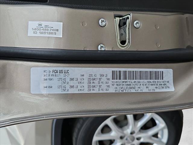 Used 2018 Jeep Cherokee Latitude Plus w/ Comfort/Convenience Group FWD image 24