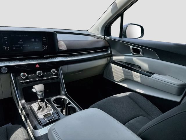 Used 2022 Kia Carnival LX FWD image 23