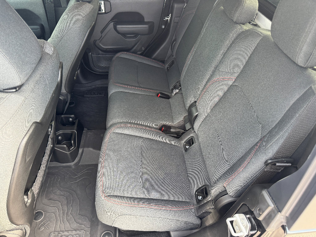 Used 2024 Jeep Gladiator Rubicon w/ Technology Group image 13