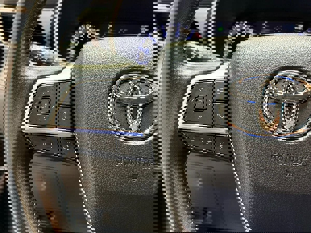 Used 2023 Toyota Highlander XLE image 15