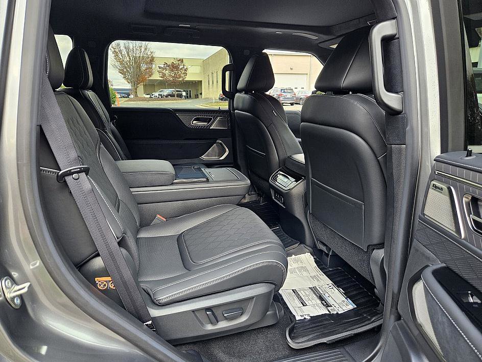 New 2026 INFINITI QX80 Autograph w/ Premium Cargo Package image 14