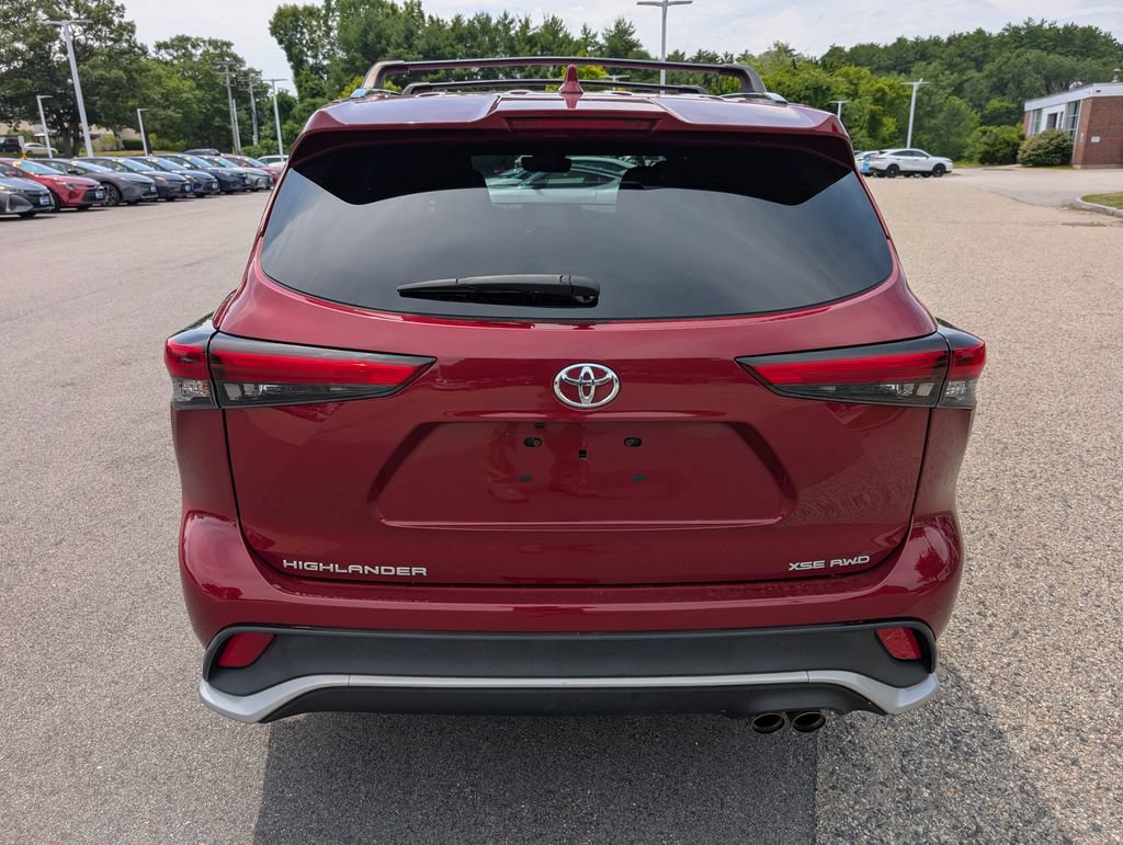 Used 2021 Toyota Highlander XSE AWD/4WD image 4