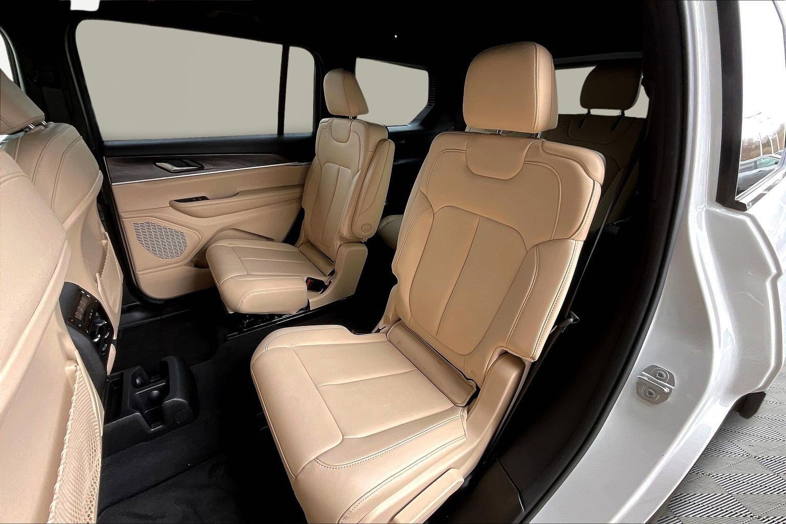 Used 2023 Jeep Grand Cherokee L Limited image 22