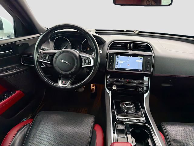 Used 2018 Jaguar XE S image 24
