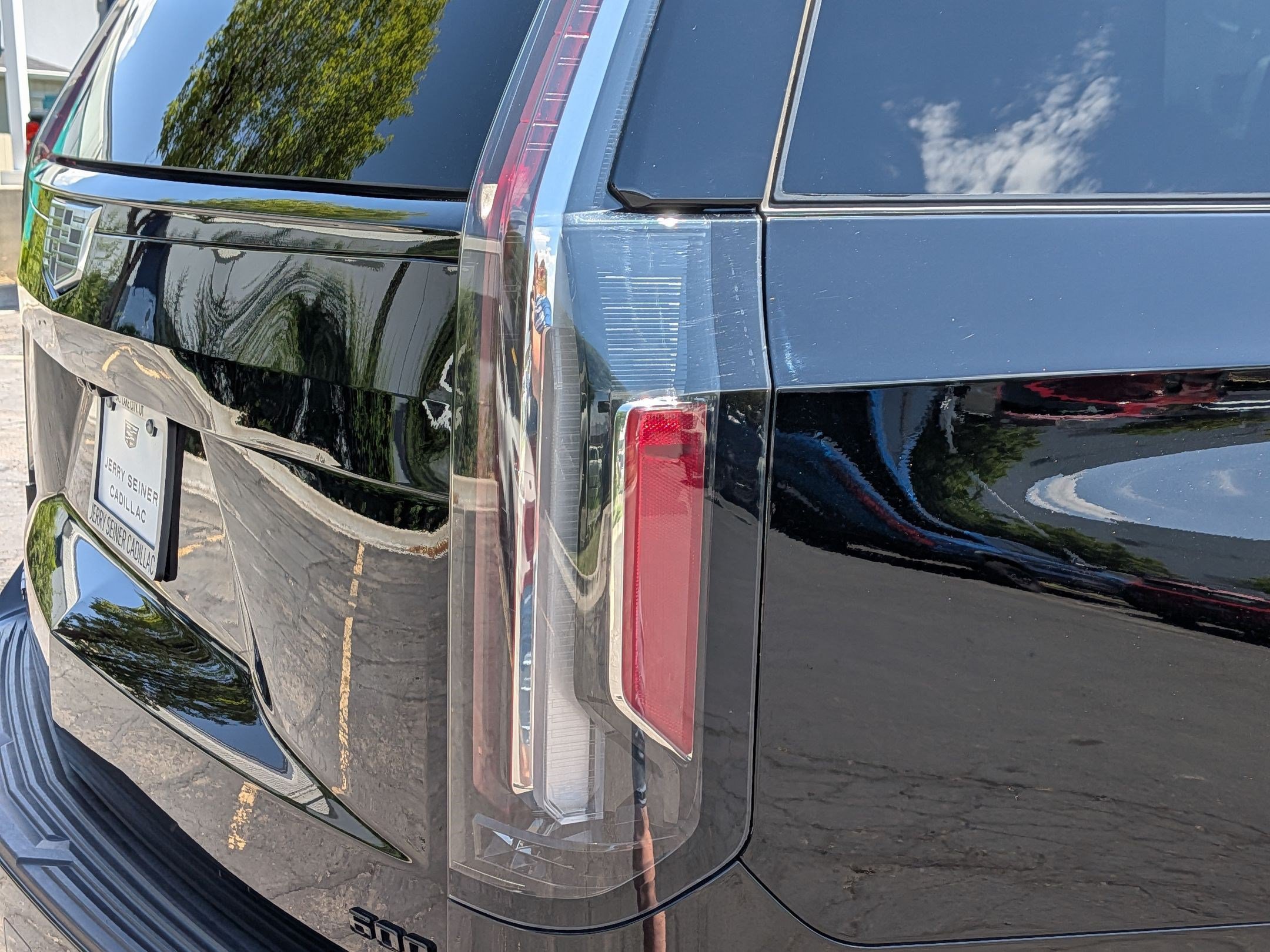 Certified 2024 Cadillac Escalade Sport Platinum w/ LPO, ONYX Package AWD/4WD image 11