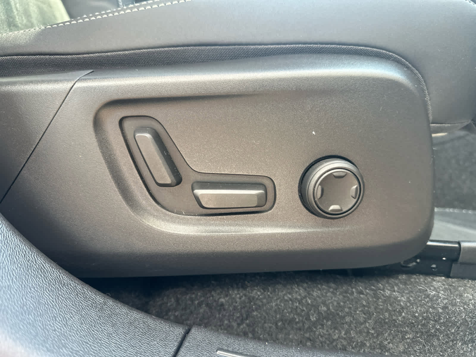 Used 2023 Volvo XC40 Recharge Ultimate w/ Protection Package Premier image 45