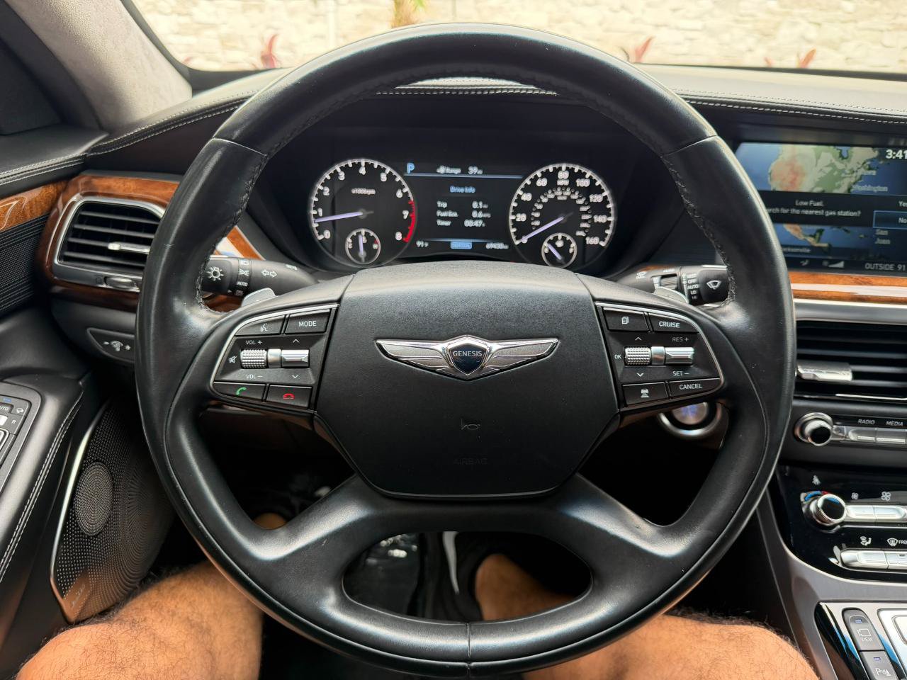Used 2017 Genesis G90 3.3T Premium RWD image 27