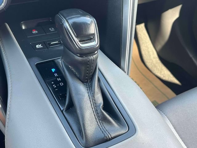 Certified 2021 Toyota Venza LE w/ Carpet Mat Package (TMS) AWD/4WD image 31
