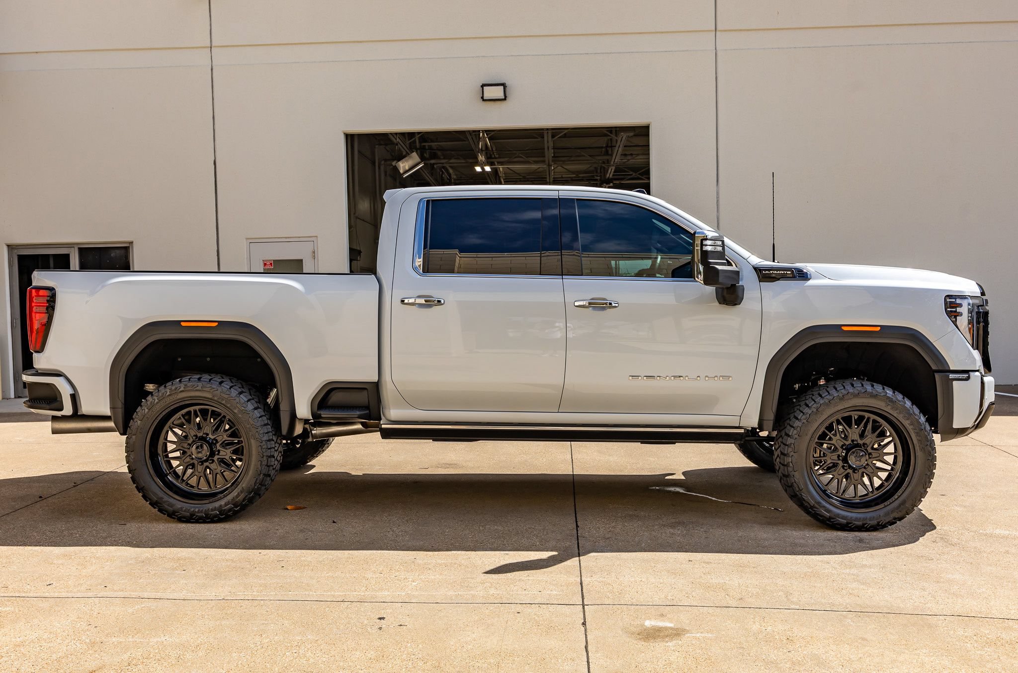 Used 2026 GMC Sierra 2500 Denali Ultimate AWD/4WD image 11