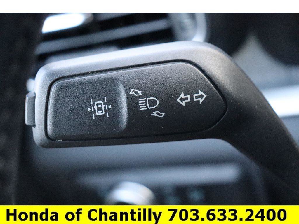 Used 2022 Ford Explorer XLT w/ Equipment Group 202A image 10