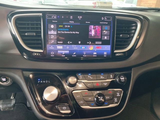 Used 2025 Chrysler Pacifica Select FWD image 13