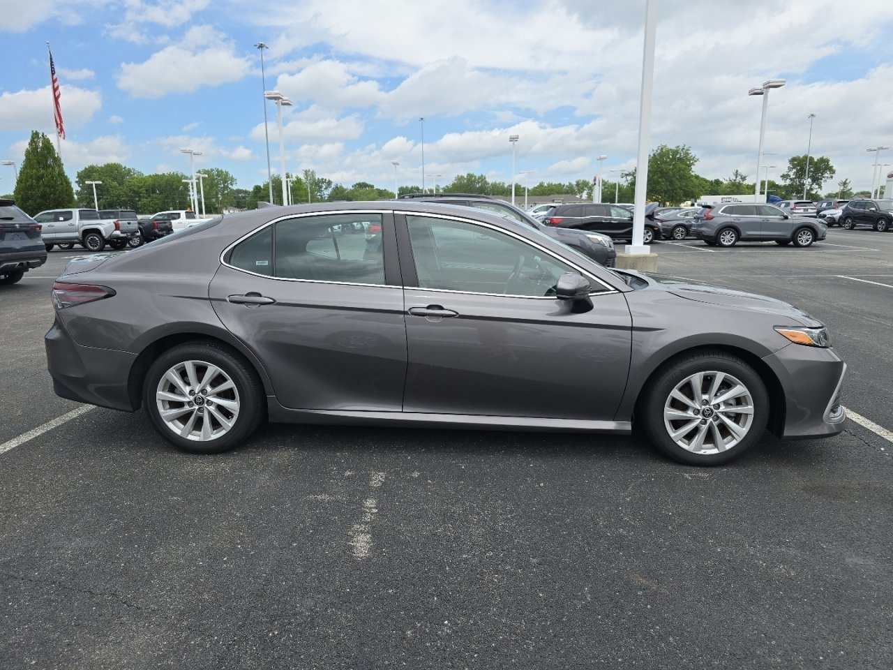Used 2024 Toyota Camry LE FWD image 4