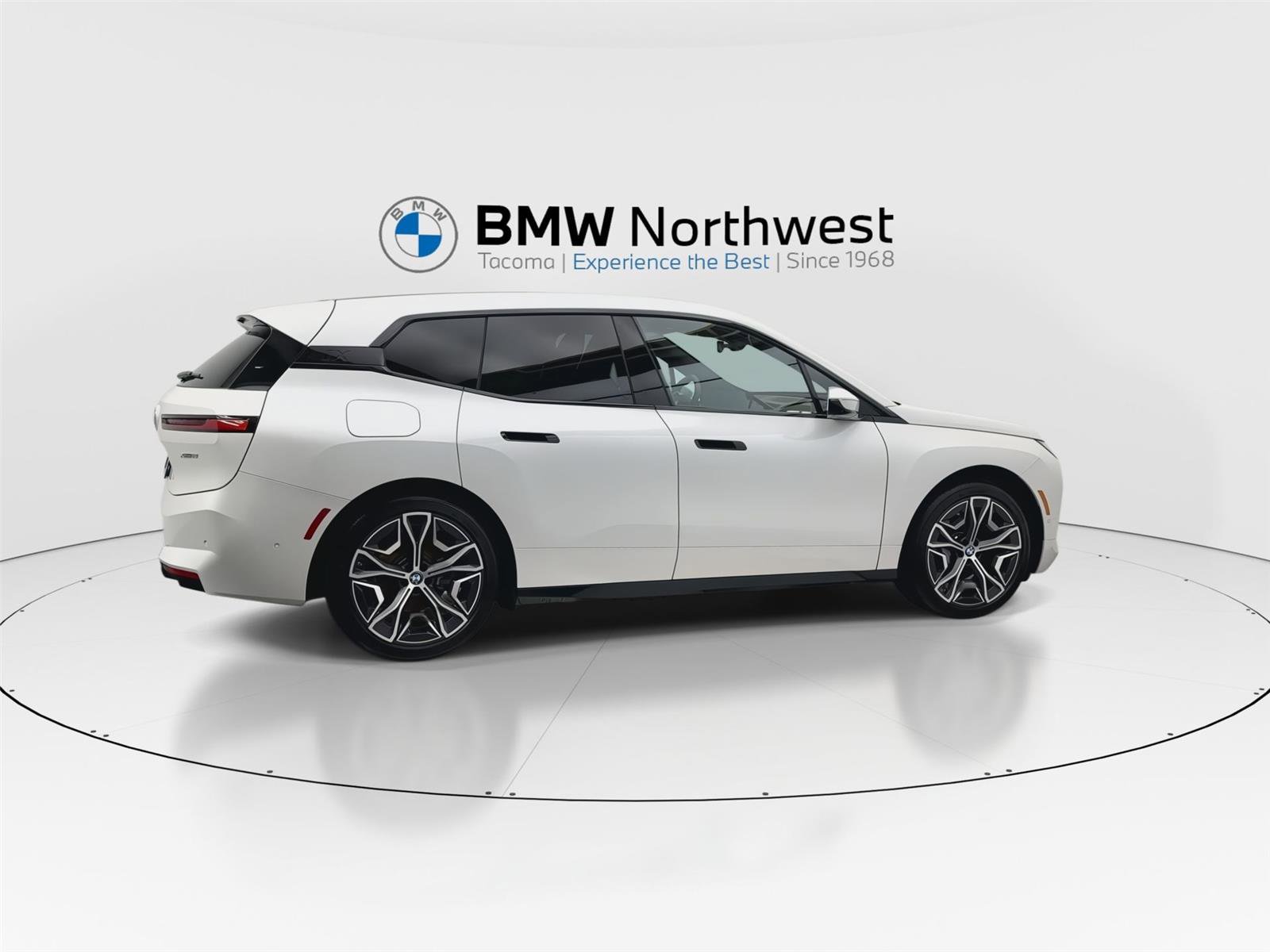 Used 2026 BMW iX xDrive60 w/ Executive Package image 4