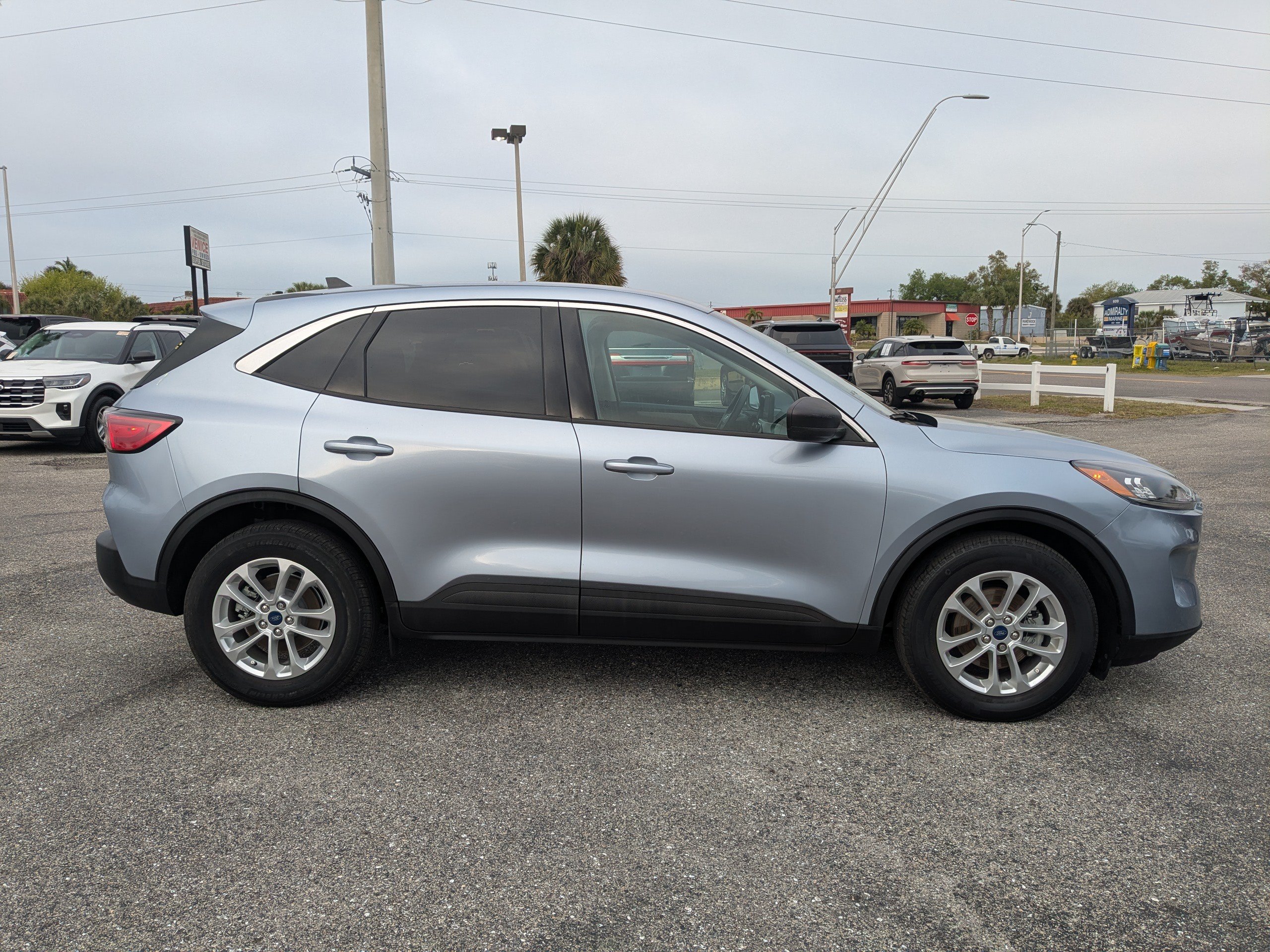 Used 2022 Ford Escape SE FWD image 3