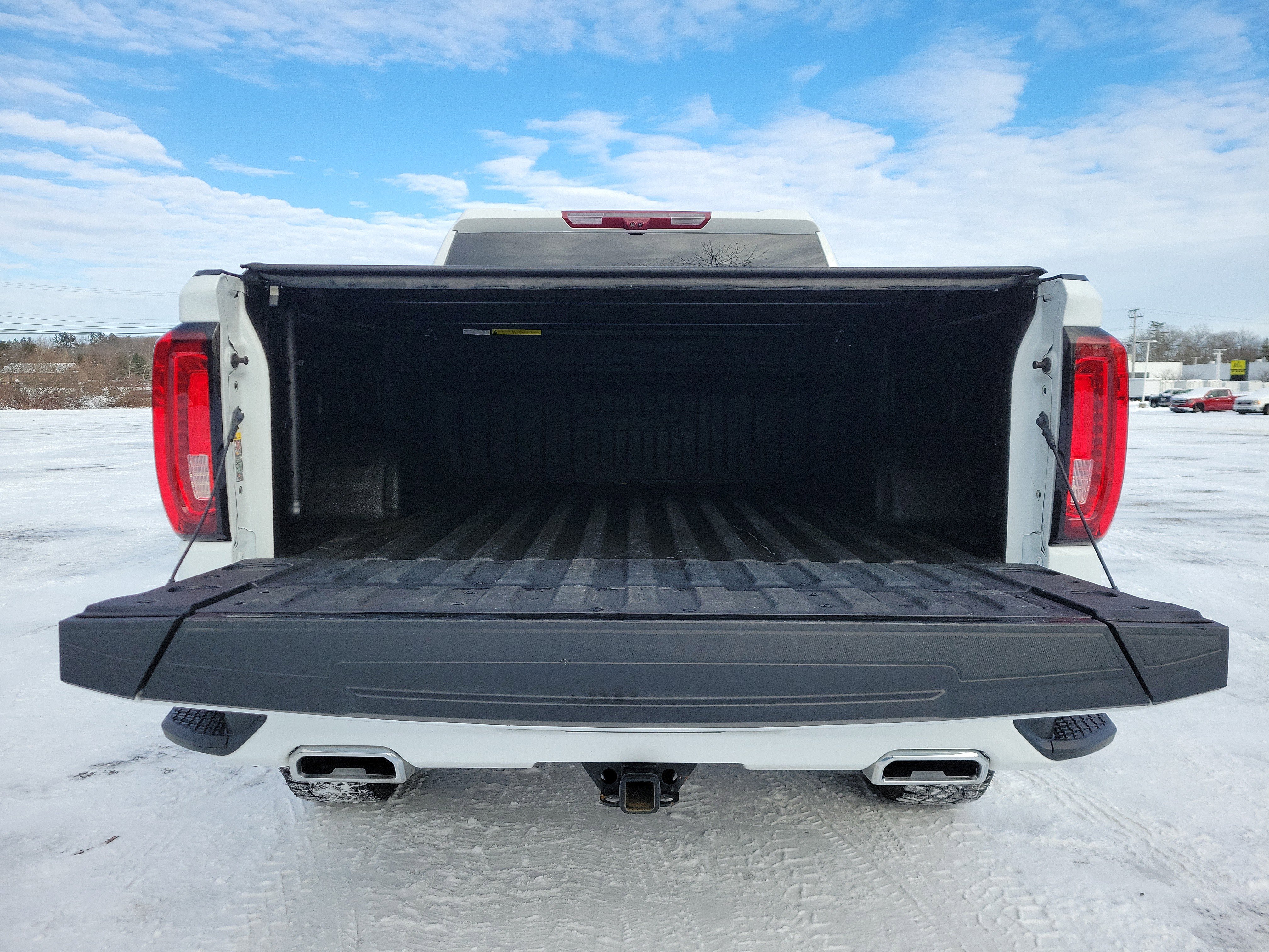 Used 2024 GMC Sierra 1500 AT4 w/ Technology Package image 17