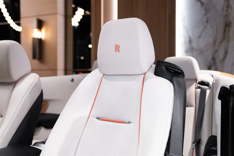 Used 2016 Rolls-Royce Dawn RWD image 19