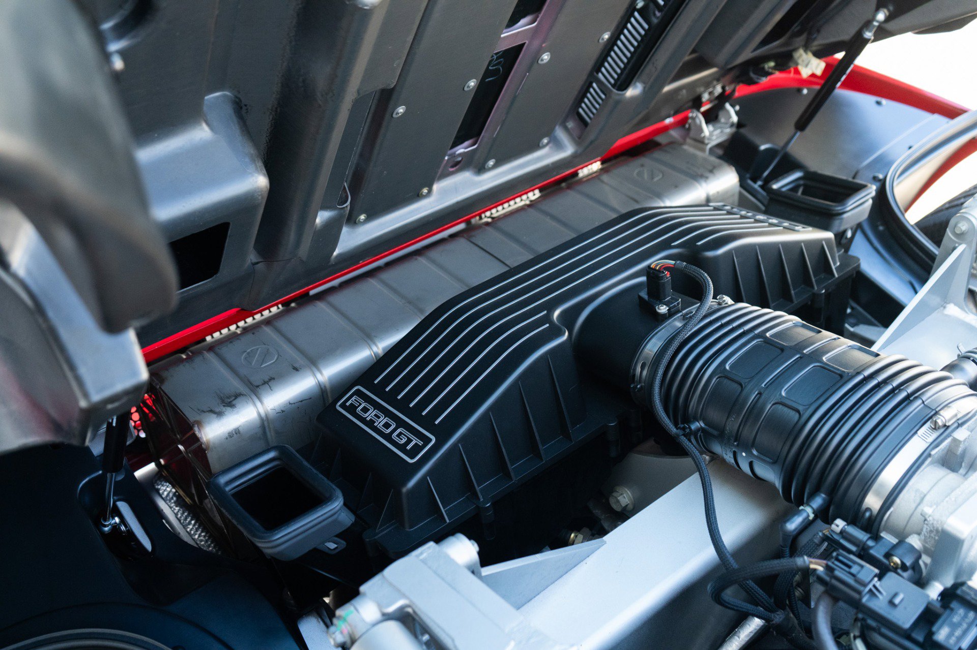 Used 2005 Ford GT RWD image 53
