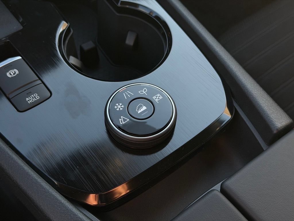 New 2026 Nissan Rogue SV AWD/4WD image 29