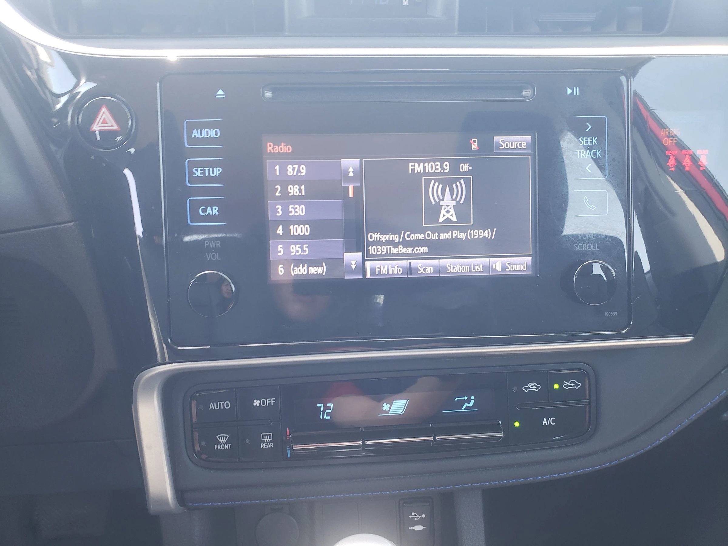 Used 2018 Toyota Corolla SE FWD image 18