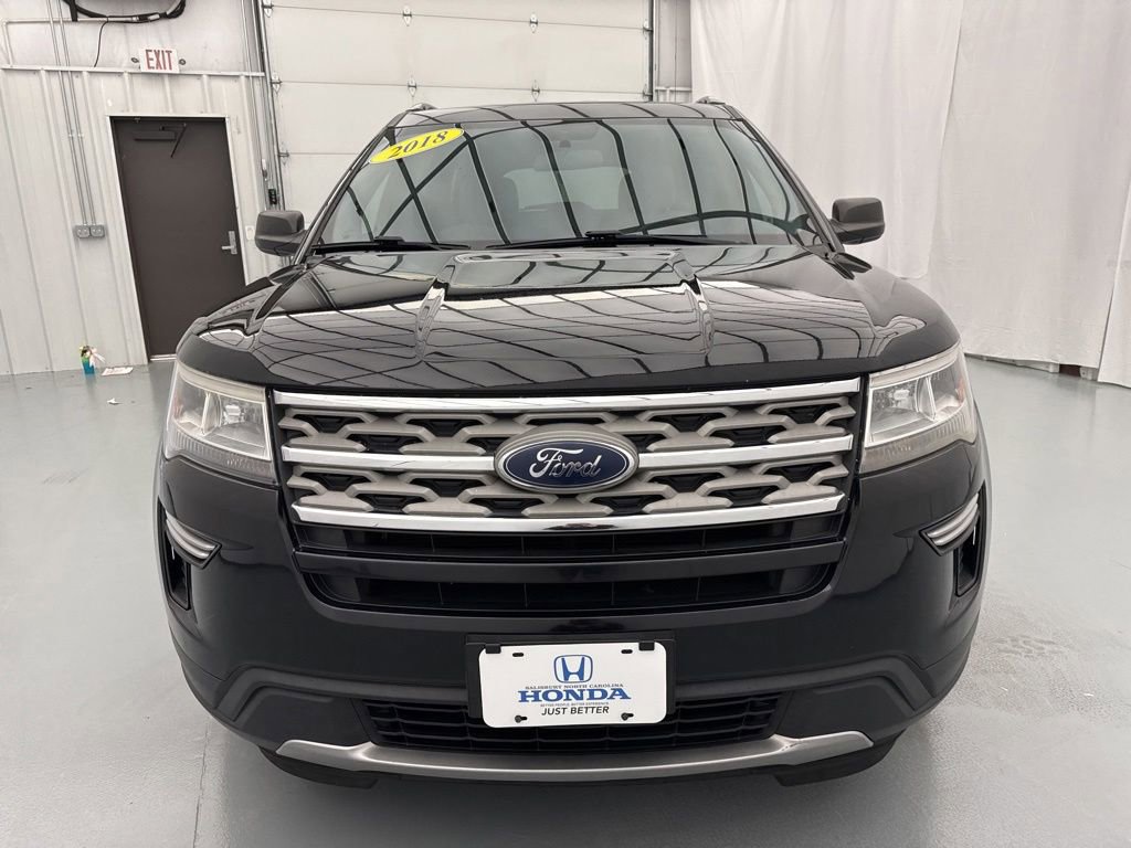 Used 2018 Ford Explorer XLT FWD image 2