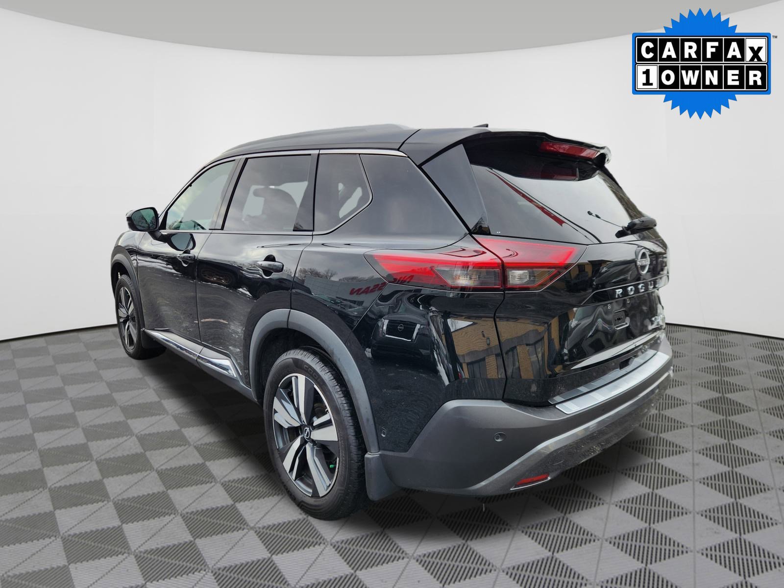 Certified 2023 Nissan Rogue SL w/ SL Premium Package image 3