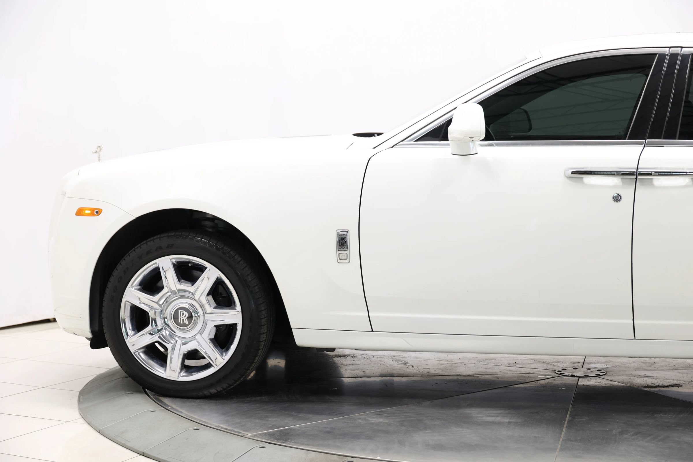 Used 2013 Rolls-Royce Ghost RWD image 7
