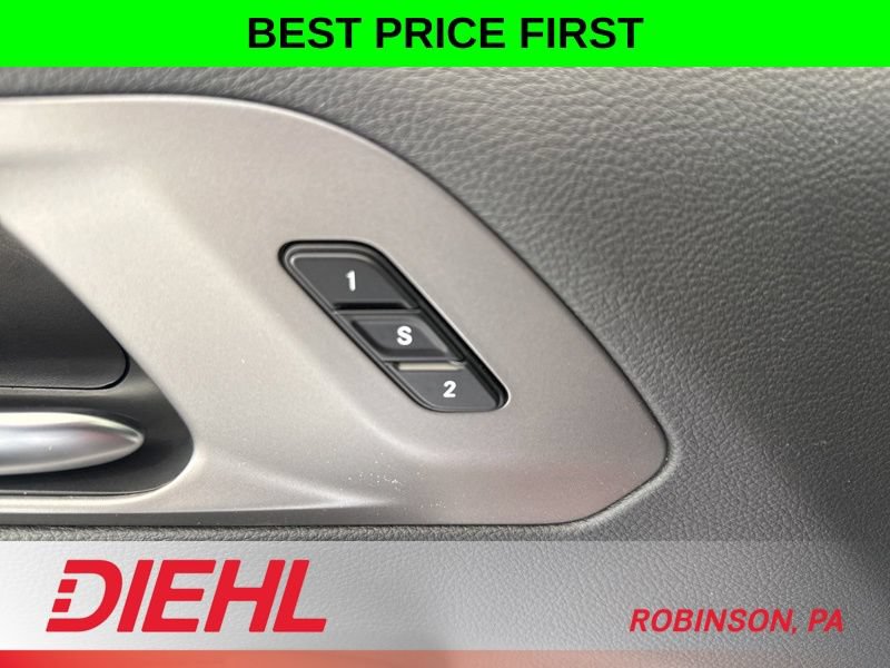 New 2027 Chrysler Pacifica Limited w/ Family Tech Group AWD/4WD image 26