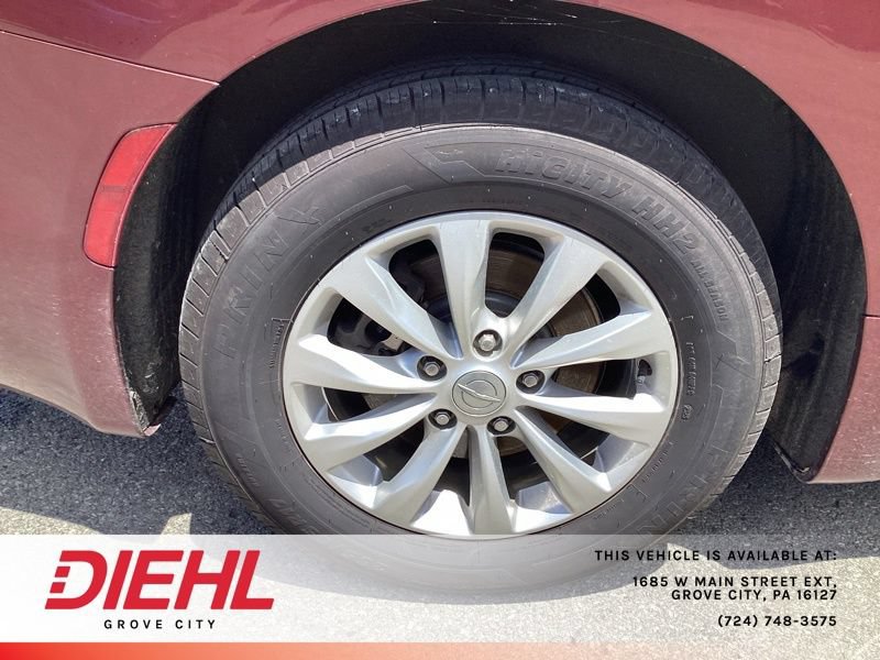 Used 2019 Chrysler Pacifica Touring Plus w/ Cold Weather Group FWD image 9