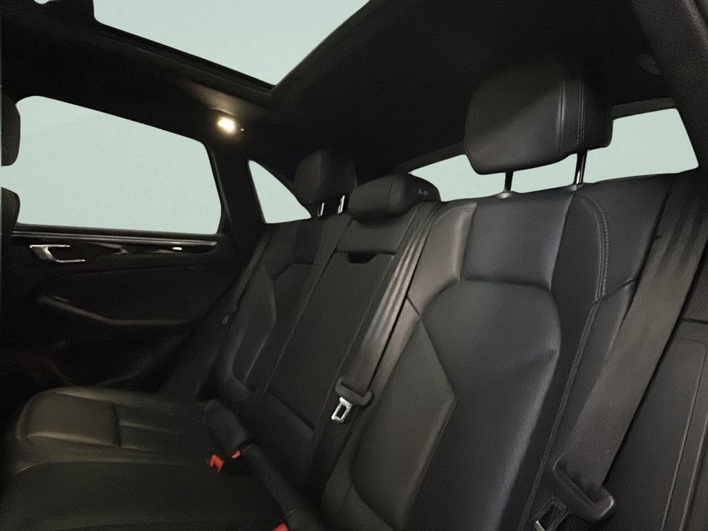 Used 2023 Porsche Macan image 13