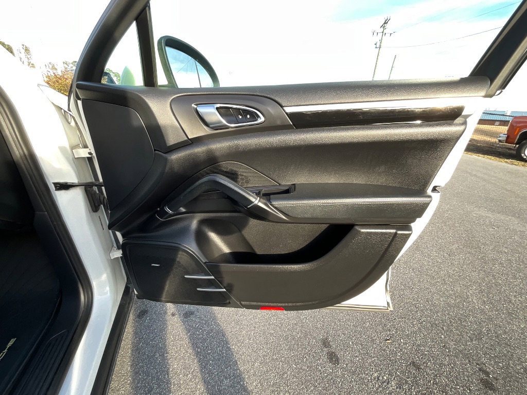 Used 2013 Porsche Cayenne 6-Speed Manual image 39