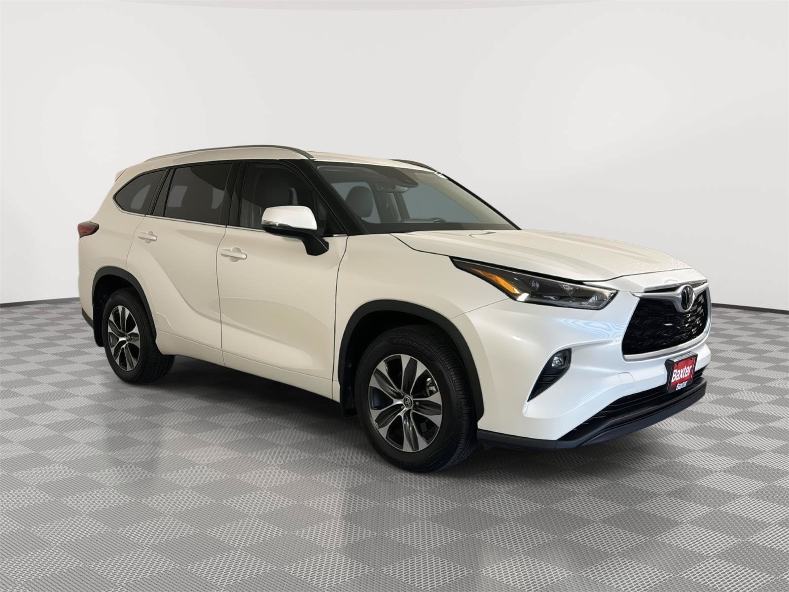 Used 2021 Toyota Highlander XLE AWD/4WD image 1