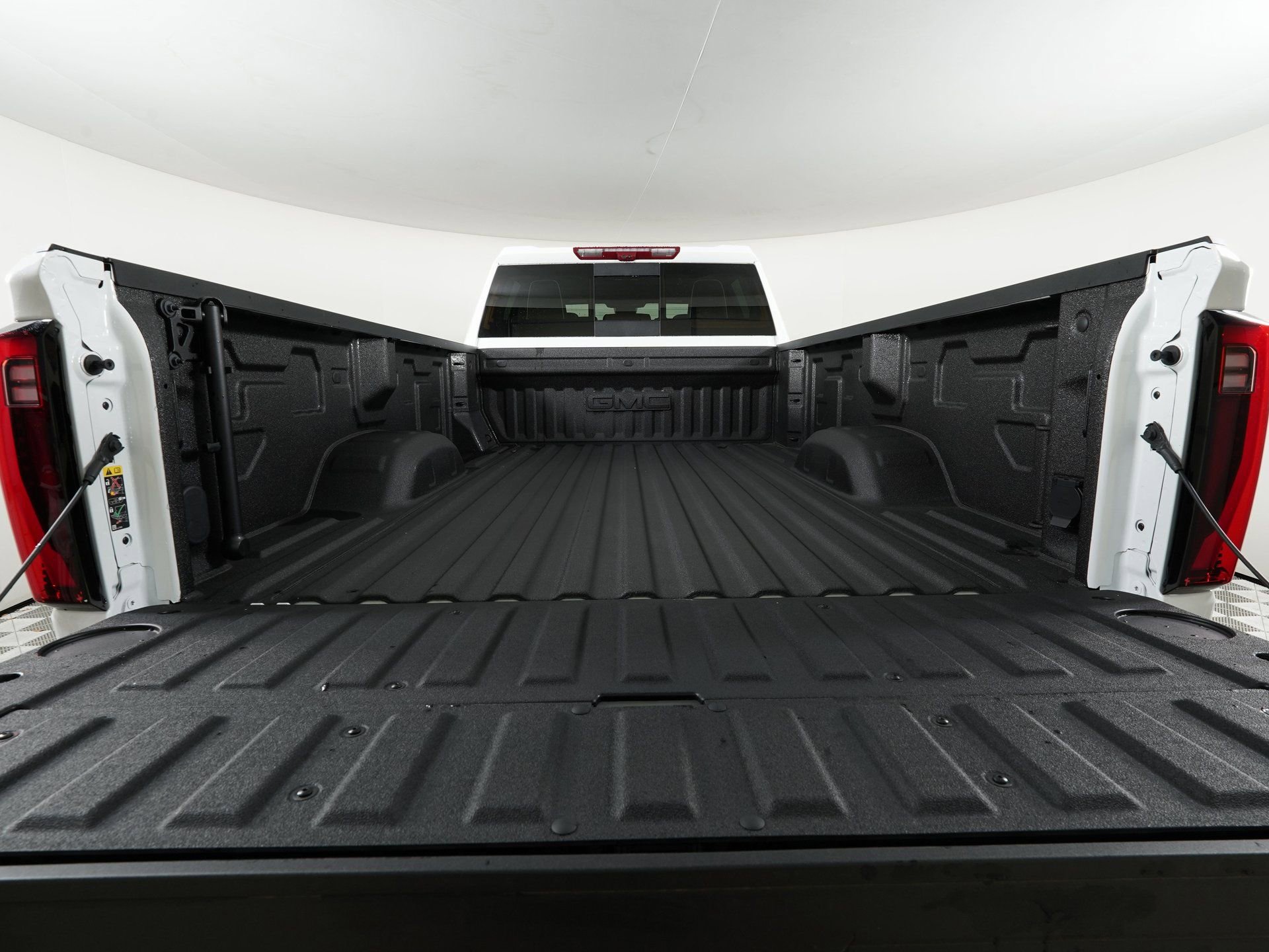Used 2025 GMC Sierra 3500 Denali Ultimate AWD/4WD image 8