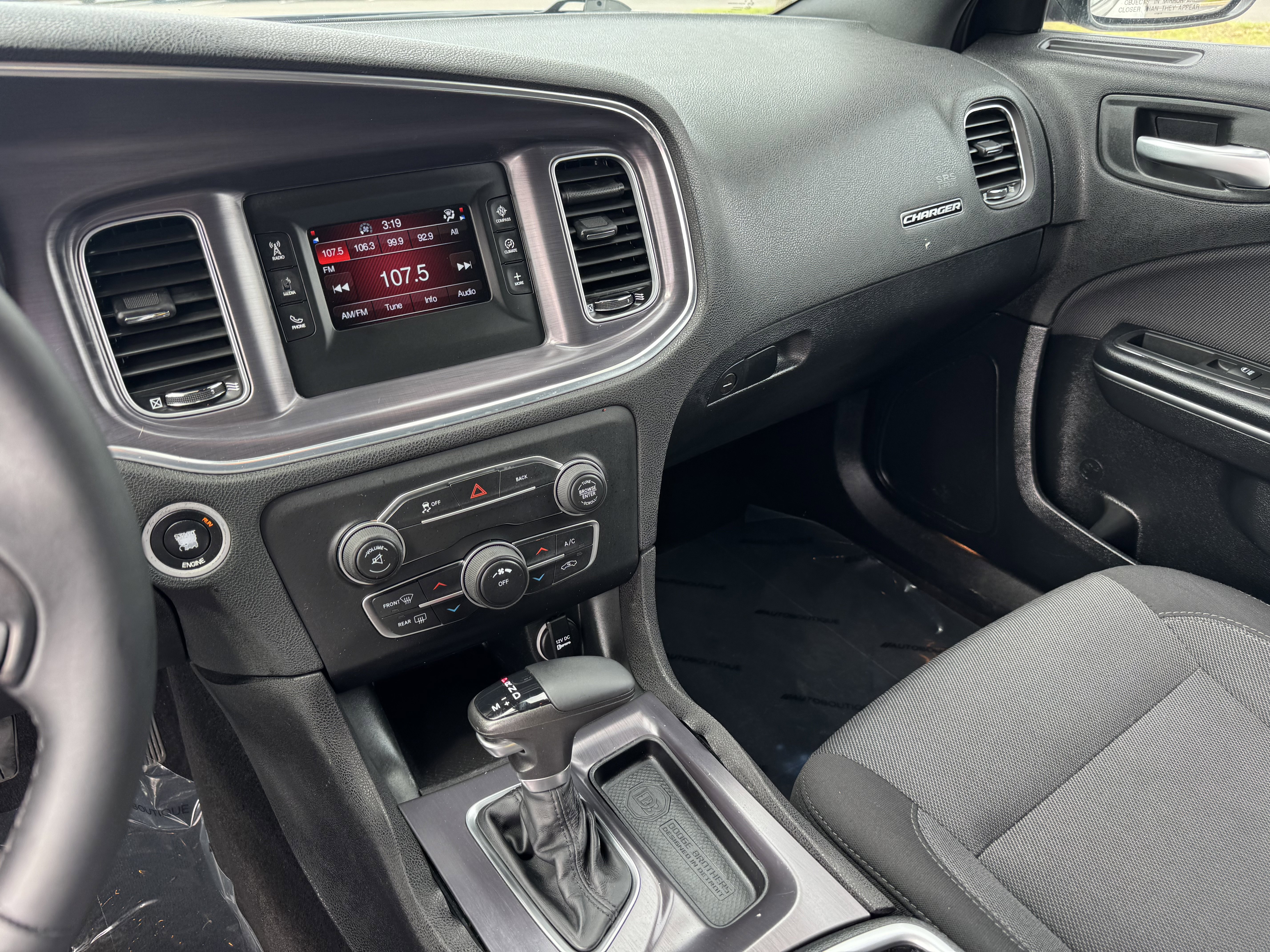 Used 2015 Dodge Charger SE w/ Sport Appearance Group image 20