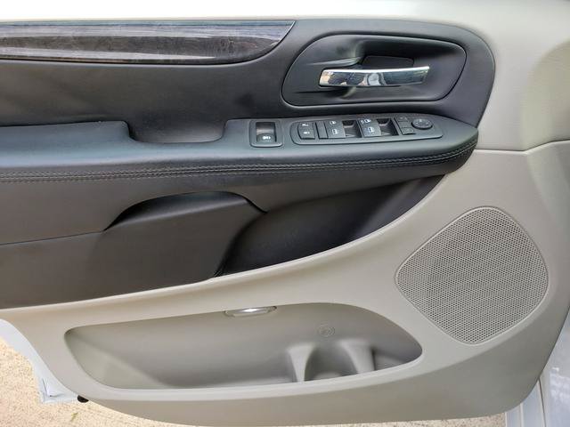 Used 2016 Dodge Grand Caravan SXT w/ Rear Park Assist Package FWD image 11