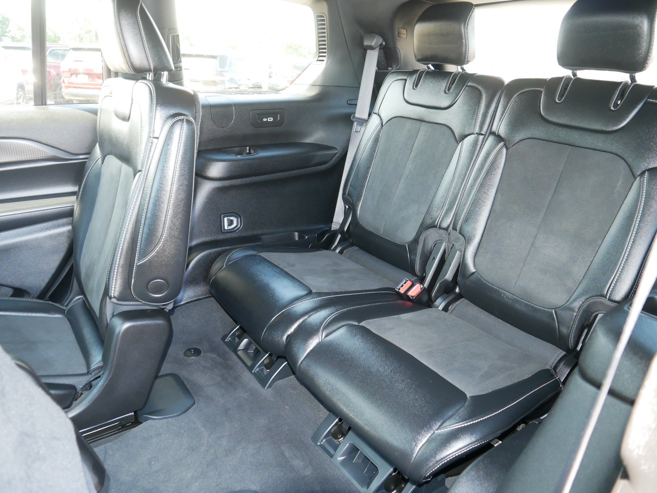 Used 2024 Jeep Grand Cherokee L Altitude AWD/4WD image 36