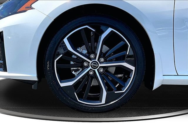New 2026 Nissan Altima 2.5 SR FWD image 13