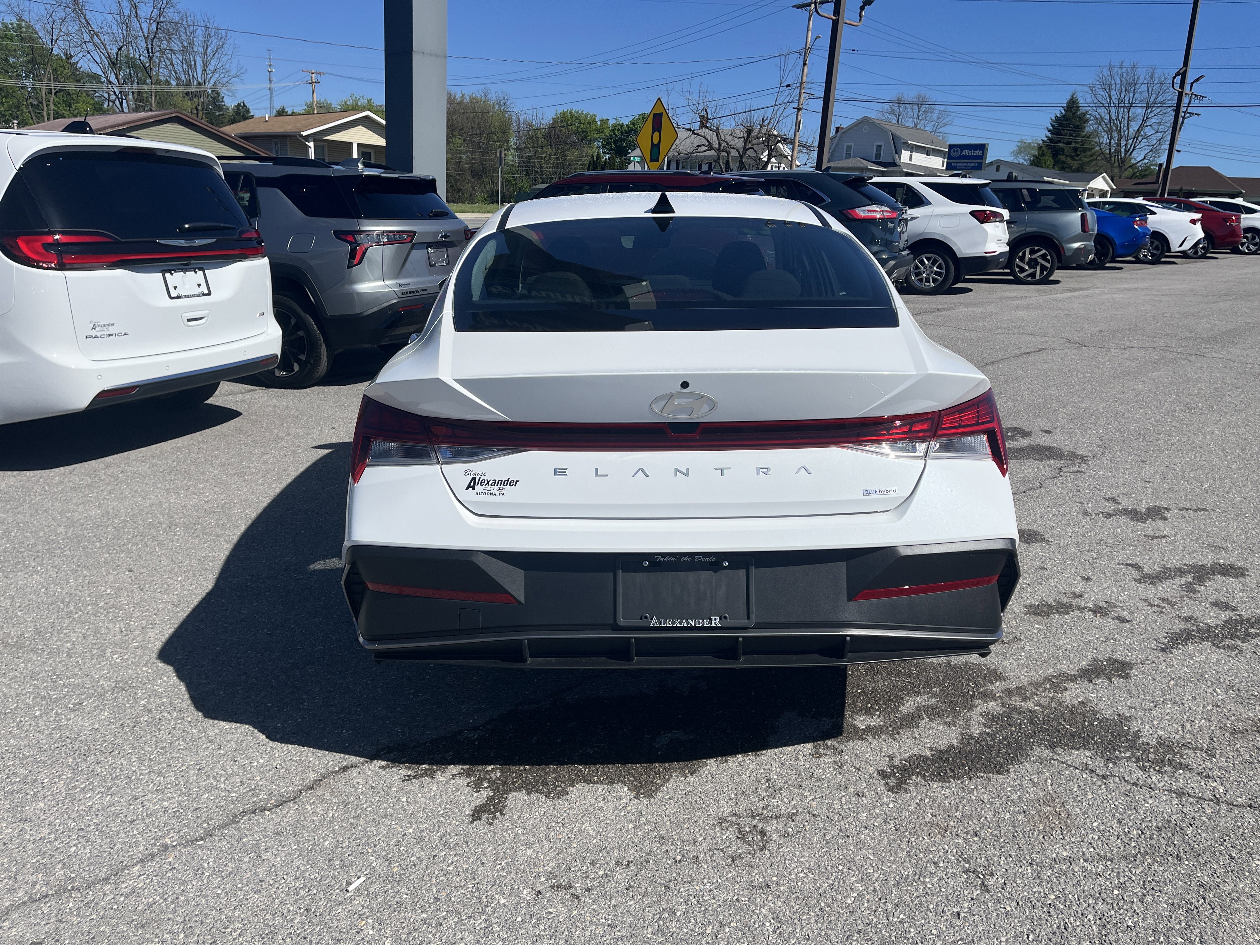 Used 2025 Hyundai Elantra Blue FWD image 4