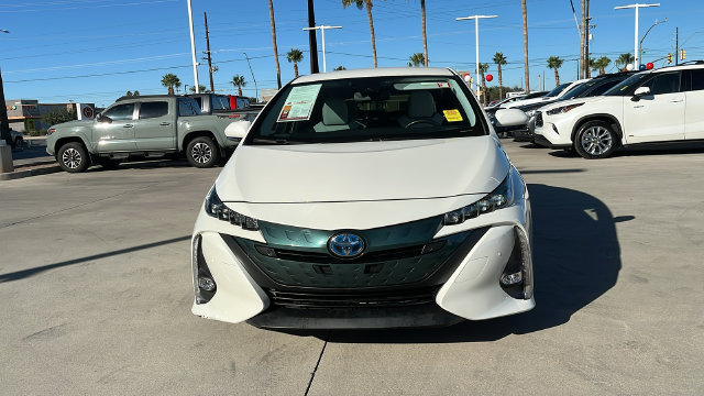 Used 2018 Toyota Prius Prime Advanced w/ Carpet Mat Package FWD image 2