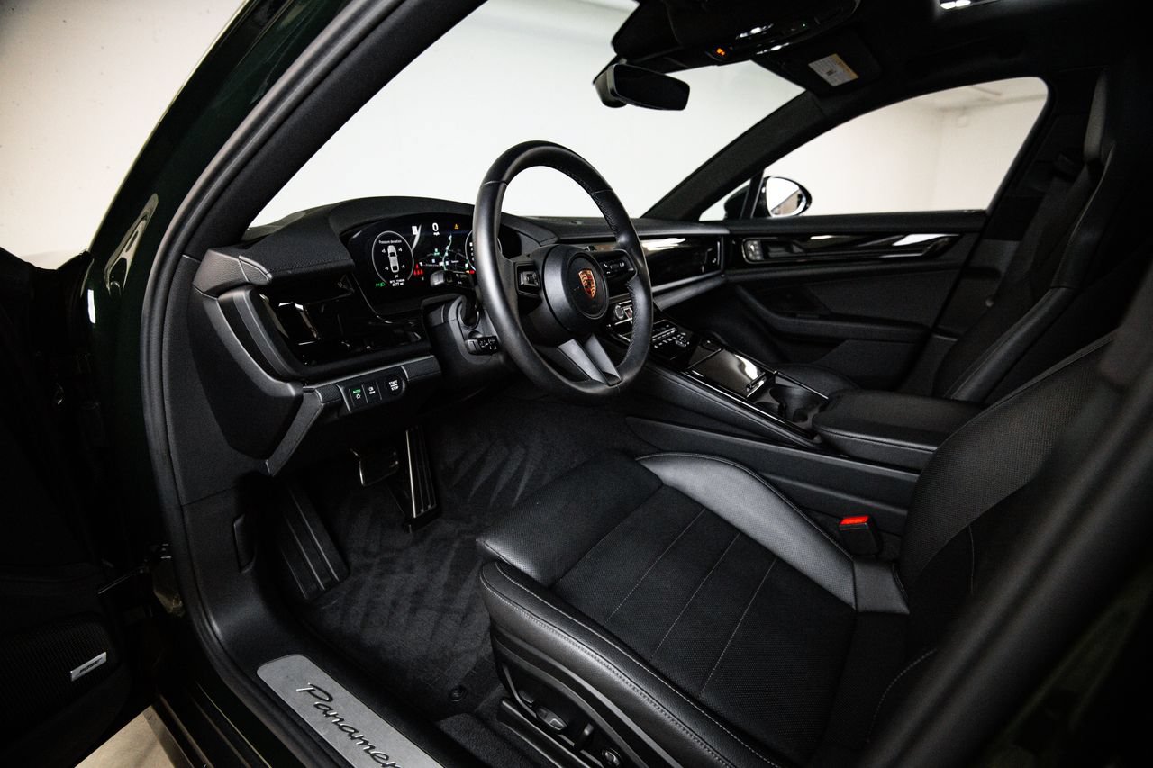 Certified 2025 Porsche Panamera image 4