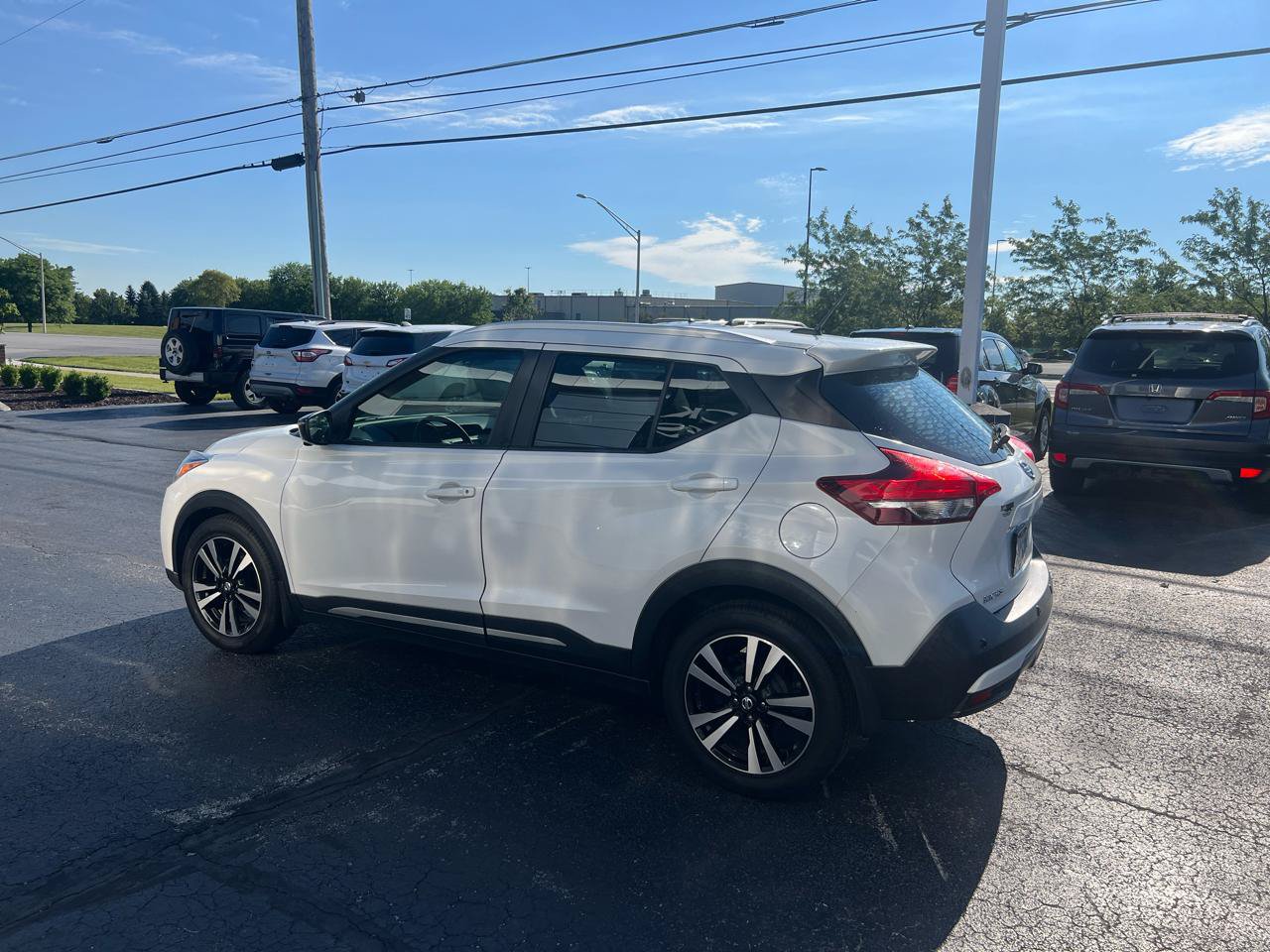 Used 2020 Nissan Kicks SR FWD image 3