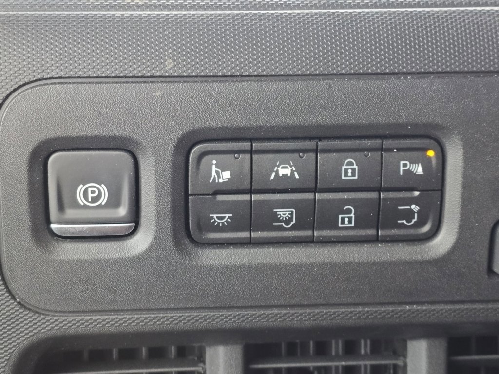 New 2025 Chevrolet Brightdrop 600 w/ Power Door Package image 17