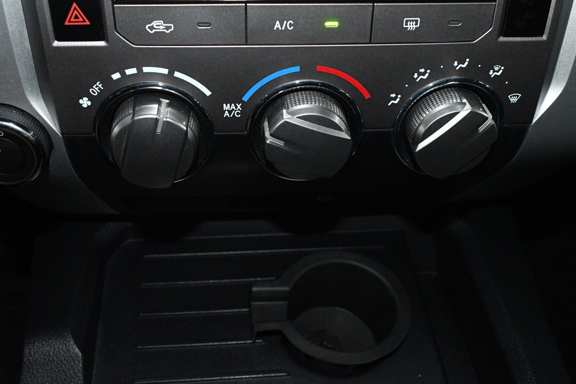 Used 2019 Toyota Tundra SR5 w/ SR5 Upgrade Package AWD/4WD image 36