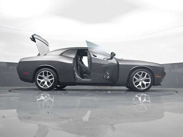 Used 2015 Dodge Challenger SXT Plus w/ Technology Group RWD image 33