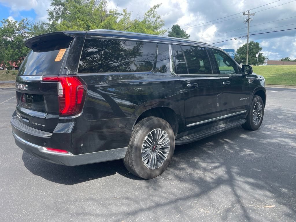 Used 2025 GMC Yukon XL Elevation AWD/4WD image 3